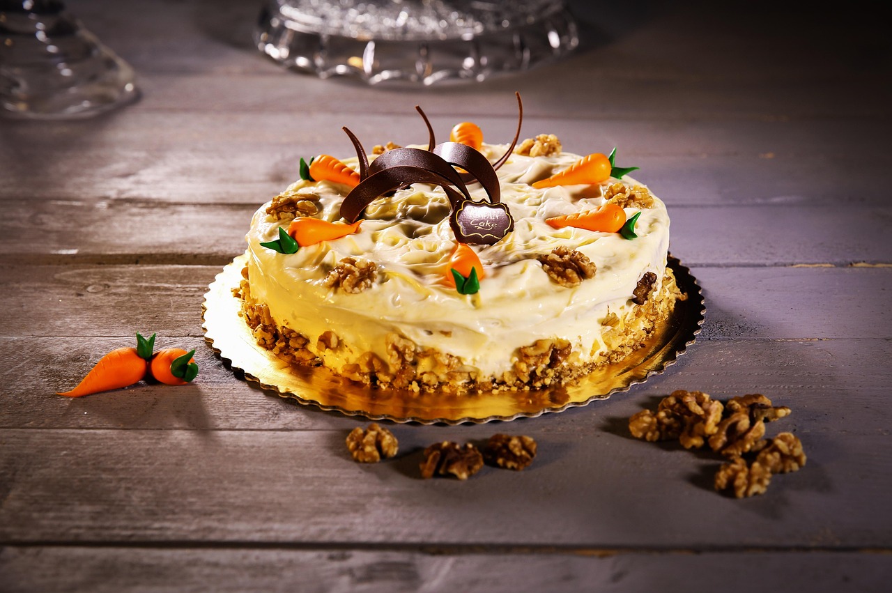 Bolo de Cenoura Fofinho com Cobertura de Chocolate: Um Clássico Brasileiro